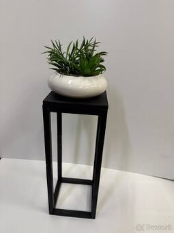 Drevený stojan na kvety