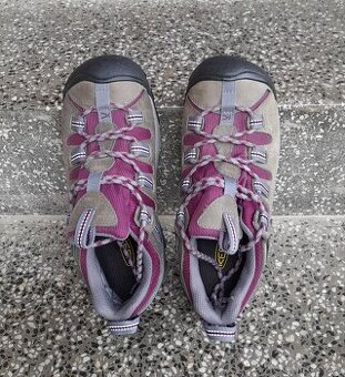 Dámske - detské trekové/turistické topánky č.36