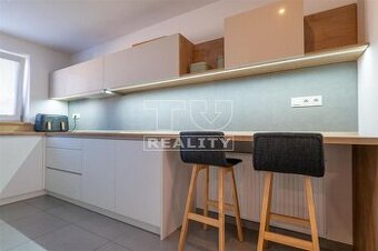 ZARIADENÝ, ZREKONŠTROVANÝ 2 IZBOVÝ BYT, HLINY 2 (BULVÁR)...