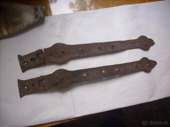 Staré pánty na bránu či dvere