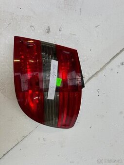 Mercedes B zadne prave svetlo