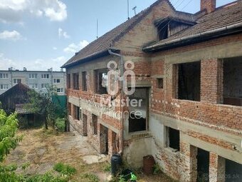 Ponúkame na predaj nehnuteľnosť v centre mesta Bánovce nad B