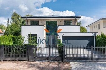 JKVreal ponúka na predaj 4-izbový rodinný dom s terasou v ob