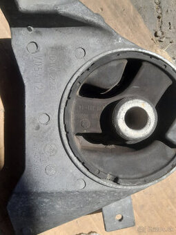 Drziak motora silentblok V05412