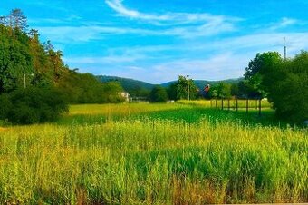 Na Predaj stavebný pozemok Uhrovec 503 m²