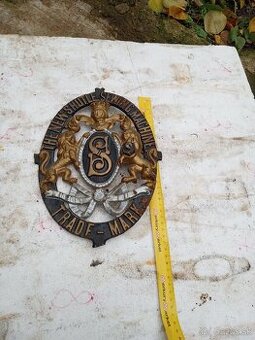 Liatinová ozdoba staré náradie