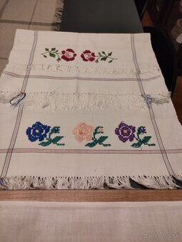ručne vyšívané obrusy