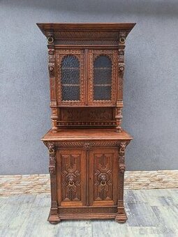 starožitný príborník