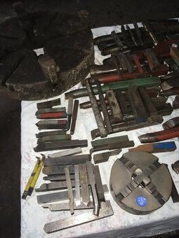 nože a hlavy na velký kovový sústruh