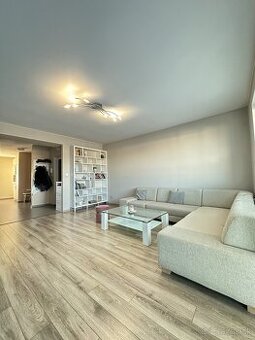 Veľkometrážny 3 izbový byt v centre mesta Nitra - 1