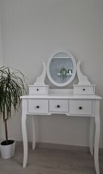 Predám kozmetický stolík + kozmetiku - 1