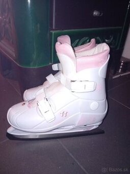 SVIT-PREDÁM DIEVČENSKÉ KORČULE