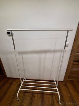 Stojan na šaty