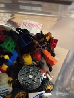 Predám 148ks figúrky z Lega