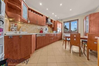 PLUS REALITY| Priestranný  dom v meste DS na predaj