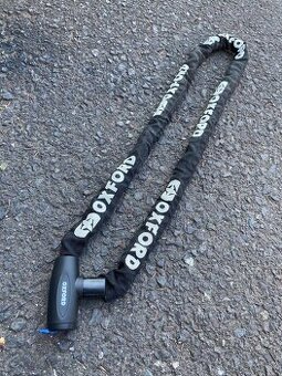 Oxford zámok na motorku