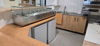 Chladiaca stolová vitrína 200 cm