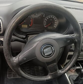 Predám volant a sedačky na Seat leon.
