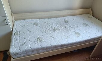 Posteľ 90x200 s roštom a matracom