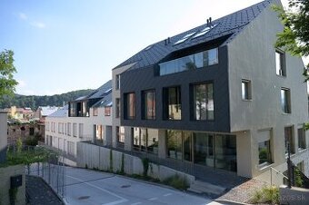 Na predaj garážove miesto - CENTRUM Banská Bystrica