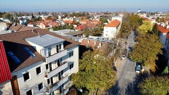 Priestraný 3-izbový tehlový byt s balkónom, terasou a s možn
