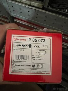 Sada nových brzdových platničiek BREMBO