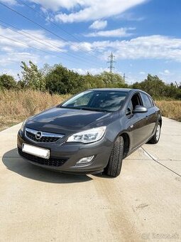 Opel Astra 1.4 benzín 2010