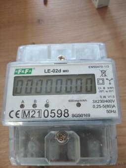 Trojfázový digitálny elektromer