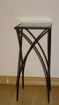 stolik pod kvety