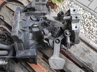 Predám 5 stupnovu prevodovku na Passat b6