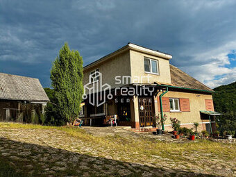 Na predaj rodinný dom s veľkým pozemkom – Vyhne, časť Pesera