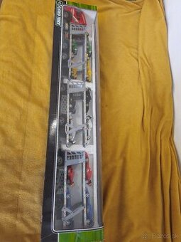 Nákladné auto / Flatbed Truck