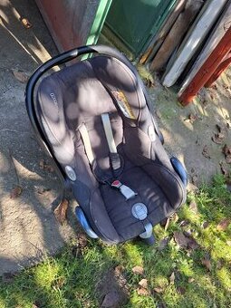 Autosedacka a choditko.