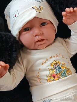 Realistická bábika