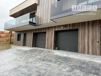 DIVINA - EXKLUZÍVNY 4 IZBOVÝ RODINNÝ DOM - UŽ LEN NASŤAHOVAŤ