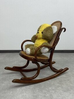 Detské hojdacie kreslo s ratanovým výpletom Thonet Wien