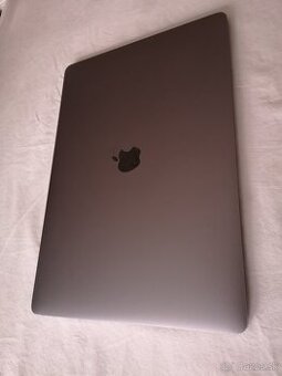 Macbook Pro Retina 15 2018 i7 Cena 470€