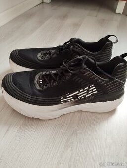 Hoka one one