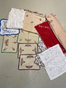 Stare vyšivané obrusky 10ks