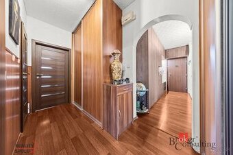 Kompletne zrekonštruovaný, zariadený 3-izbový byt v Petržalk