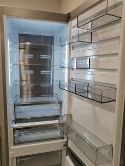 Predam chladničku s mrazničkou  AEG