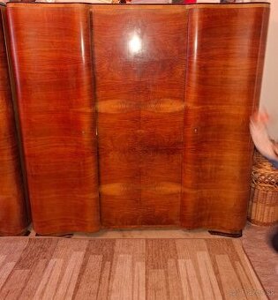 Starodávne skrine z ohýbaneho dreva