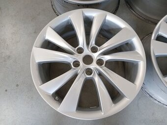 Predam ALU 5x120 R19 8,5J ET35 ORIGINAL TESLA