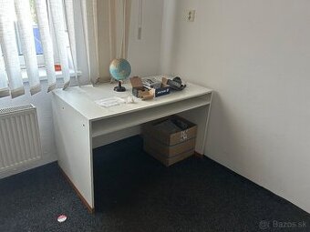 Šatník, skriňa, perinak, stôl, komoda, police