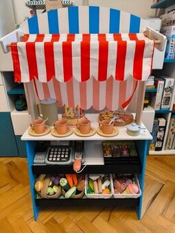 Drevený obchodík/divadlo s príslušenstvom