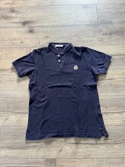 Tmavomodra panska nosena polokosela zn. Moncler