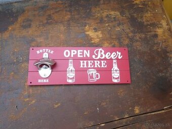 Nástenný otvárač na fľaše