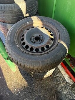 Disky plechace + pneumatiky r15