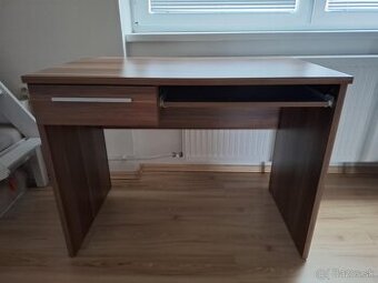 Písací stolík + kancelarska stolička