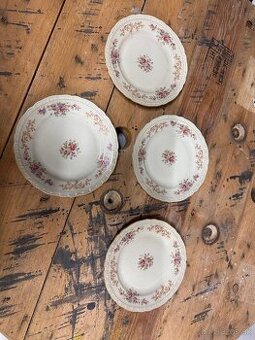 Vintage taniere s ružami a zlatým dekorom – 4 ks 🌹✨